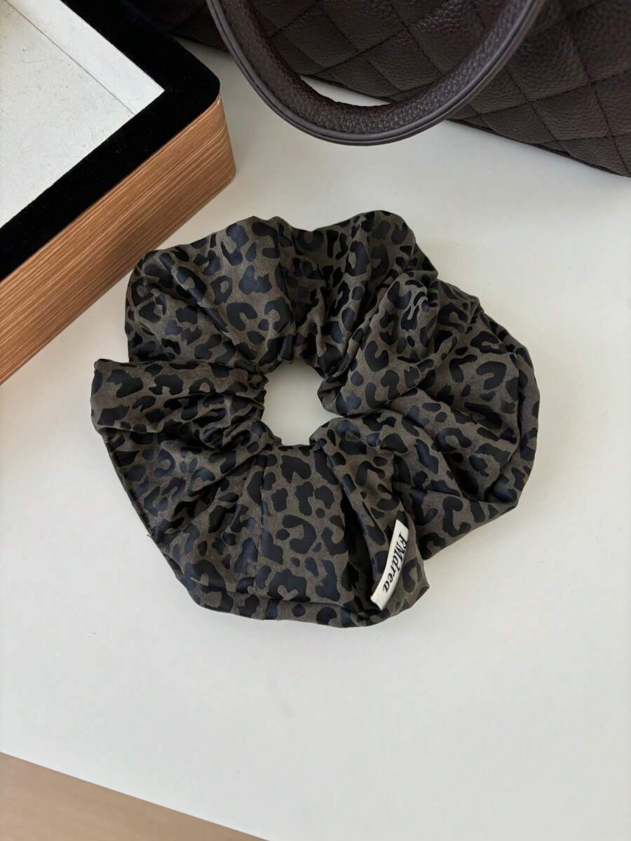 1个法式黑白发圈，适合日常佩戴，可作发绳、马尾辫发圈、头饰。