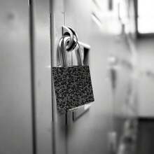 Medium-Sized Padlock With 3 Identical Keys, Suitable For Lockers, School Lockers, Toolboxes, And Gym Lockers. Color: Black. - Black - View 2