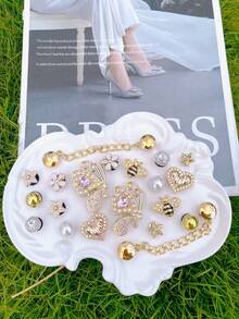 20pcs Fashion Gold Butterfly, Heart, Star Hollow Shoe Charms, Perforated Shoe Decorations DIY, Detachable Beach/Sandal Accessories, Holiday Gift