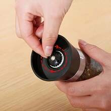 1pcManual Pepper Grinder - With Glass Body And Stainless Steel Ceramic Core - For Chili, Sea Salt, Seasonings - Electricity-Free - Kitchen And Dining Essentials