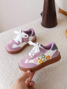 1 双女童刺绣花朵休闲运动鞋，软底，透气，春秋