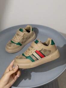 儿童休闲运动鞋，软底防滑圆头低帮，轻便舒适，可调节魔术贴搭扣，适合儿童户外活动和日常上学穿着，四季皆宜。 - 杏色 - 查看 18