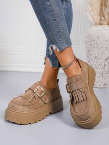 女士流苏厚底鞋，今年最流行的款式，搭扣流苏套脚圆头复古经典7厘米坡跟厚底鞋，适合音乐节、T台走秀、派对和日常穿着。 - 棕色 - 查看 8