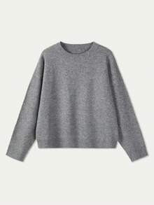 Blusa feminina de malha cinza, manga comprida e gola redonda, modelo solto, para outono/inverno. Estilo minimalista e moderno, casual e chique, ideal para o dia a dia. Uma peça elegante para o outono/inverno e Ano Novo. - Cinza - Ver 6