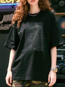 Minimalist-Cat-Cat-Line-Drawing-T-Shirt - Black - View 1