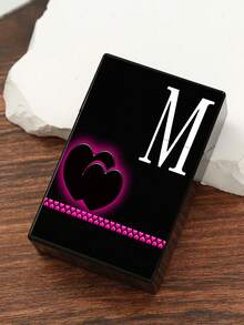 1 hộp đựng thuốc lá chữ đen, đựng được 20 điếu thuốc, phụ kiện hút thuốc chống thấm nước và chống đè bẹp, phong cách ngọt ngào và sành điệu, có 26 mẫu thiết kế, phù hợp cho cả nam và nữ, ý tưởng quà tặng tuyệt vời cho mọi mùa - màu đen - Xem 32