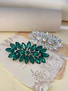 1pc Luxury Crystal Flower Brooch, Elegant Women's Scarf Clip, Versatile Accessory For Clothes, Shoes, Bags, Suits, Hats - White - View 9