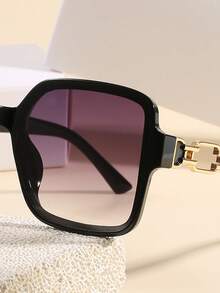 Oversized Women's Fashion Fashion Glasses, Metal Glasses, Summer Holiday Travel Beach Accessories, Fashionable Geometric Full Frame Retro Personalized Fashion Glasses For Women, Suitable As Holiday Gift, Street Style, Beach Vacation, Date Outfit Accessory, Fashion Item