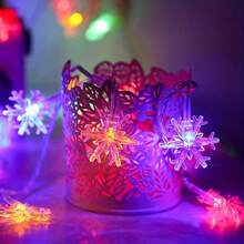 1 Piece Charming Snowflake LED Fairy Light String, Battery-Powered, Snowflake String Light, Very Suitable For Decorating Living Room, Bedroom, Staircase Handrail, Christmas Tree, Bedroom Party, Wedding, Christmas Party (Battery Not Included)Christmas Decoration XMAS Decor Christmas Tree Gift Decor Thanksgiving Wedding Home Decor Home Decor Fall Decor Autumn Decor Birthday Decorations For Gifts Party Supplies Indoor Outdoor Garden Holiday Festival Decor Halloween Decor Wall Decor Halloween Ornaments