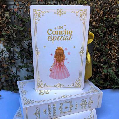 Caixa Convite Conto de Fadas com Fita Cetim Dourada para Daminha e Pajem de Casamento Lembrança - Apenas Caixa (de Papel Offset) 15x9x4cm Para Presentes como Gravatas, Pulseiras e Bombons) com Mensagem e Capa Convite Especial para Damas, Segurança das Alianças, Noivinhos