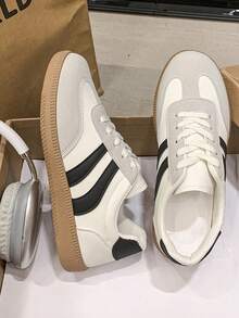 Zapatos casuales de estilo vintage, zapatillas blancas clásicas y versátiles para mujer, zapatos de ocio con contraste de color de patchwork, zapatos cómodos de suela blanda para uso diario, zapatos deportivos para estudiantes y callejeros, zapatos ligeros para caminar al aire libre