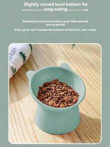 Wysokiej jakości, trwała, jednoczęściowa miska na karmę dla zwierząt z polipropylenu (PP), z pochyloną, wysoko wyprofilowaną osłoną szyi i korpusem o dużej średnicy, idealna do codziennego karmienia kotów i psów. Pomaga chronić kręgosłup szyjny zwierzęcia i wspomaga trawienie. Posiada antypoślizgową podstawę, która zapobiega przewracaniu się. Jest łatwa w czyszczeniu, trwała i higieniczna, idealna do użytku w domach, sklepach zoologicznych, lecznicach dla zwierząt i innych miejscach. To idealny wybór do karmienia zwierząt.