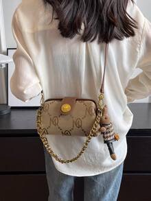 这款时尚新款女士方形手提包采用印花图案设计，配有独特的肩带和吊坠装饰，以及可调节长肩带。非常适合日常购物、通勤和度假等场合。 - 卡其色 - 查看 5