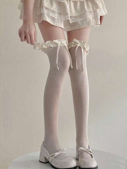 1双日式蝴蝶结过膝袜，甜美可爱的洛丽塔风格长袜，白色/黑色/象牙色可选，及膝蕾丝边饰。柔软妩媚，百搭裙装。包含：袜子、发饰、发带、胸针、眼镜、文具、奢华婚礼皇冠、女士围巾、袖套。