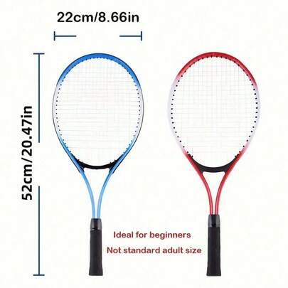 Ten zestaw rakiet tenisowych dla młodzieży (2 małe rakiety tenisowe, 1 piłka tenisowa i 1 torba tenisowa) składa się z niezwykle wytrzymałej ramy ze stopu żelaza i technologii amortyzującej, która redukuje obciążenie ramion i ułatwia uderzanie. Dostępny w kolorze niebieskim, czerwonym lub różowym, idealny dla początkujących oraz do ćwiczeń i treningów na świeżym powietrzu. Zestaw zawiera wysoce elastyczną piłkę tenisową i torbę tenisową, dzięki czemu idealnie nadaje się na prezent świąteczny. Ten młodzieżowy zestaw rakiet tenisowych, zawierający 2 rakiety i 1 piłkę z futerałem, jest wykonany z ultralekkiego i wytrzymałego stopu, dzięki czemu nadaje się dla początkujących, do codziennych treningów i młodych sportowców uczących się gry w tenisa. Wygodny uchwyt i wymiary 52 x 20,9 x 1,6 cm.