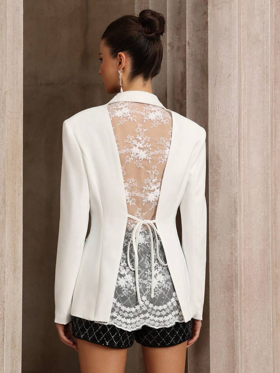 女士翻领撞色蕾丝露背系带假口袋修身派对西装外套，优雅时尚的设计适合各种派对和婚礼，非常适合办公室穿着和社交活动 - 白色 - 查看 1