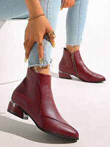 秋冬女士高端酒红色皮革拼接尖头金属光泽4厘米粗跟侧拉链时尚性感派对短踝切尔西靴