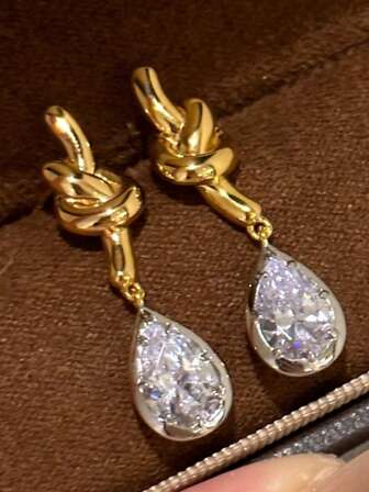 1pc French Luxurious Twist Crystal Stud Earrings, Unique Design, Versatile For Commute, Daily Wear, Festivals, Parties, Suitable For Women, Ideal Gift For Friends