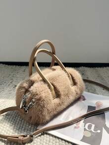 El tipo de bolso preferido para los bolsos de mujer es el nuevo lujo de felpa de las señoras bolsos de mano en otoño e invierno de 2025. Los bolsos y bolsos de mano con textura japonesa y coreana son diseños retro y de nicho. Es la mejor opción para enviar a una novia, ir de compras, el campus universitario y regalar en otoño e invierno.