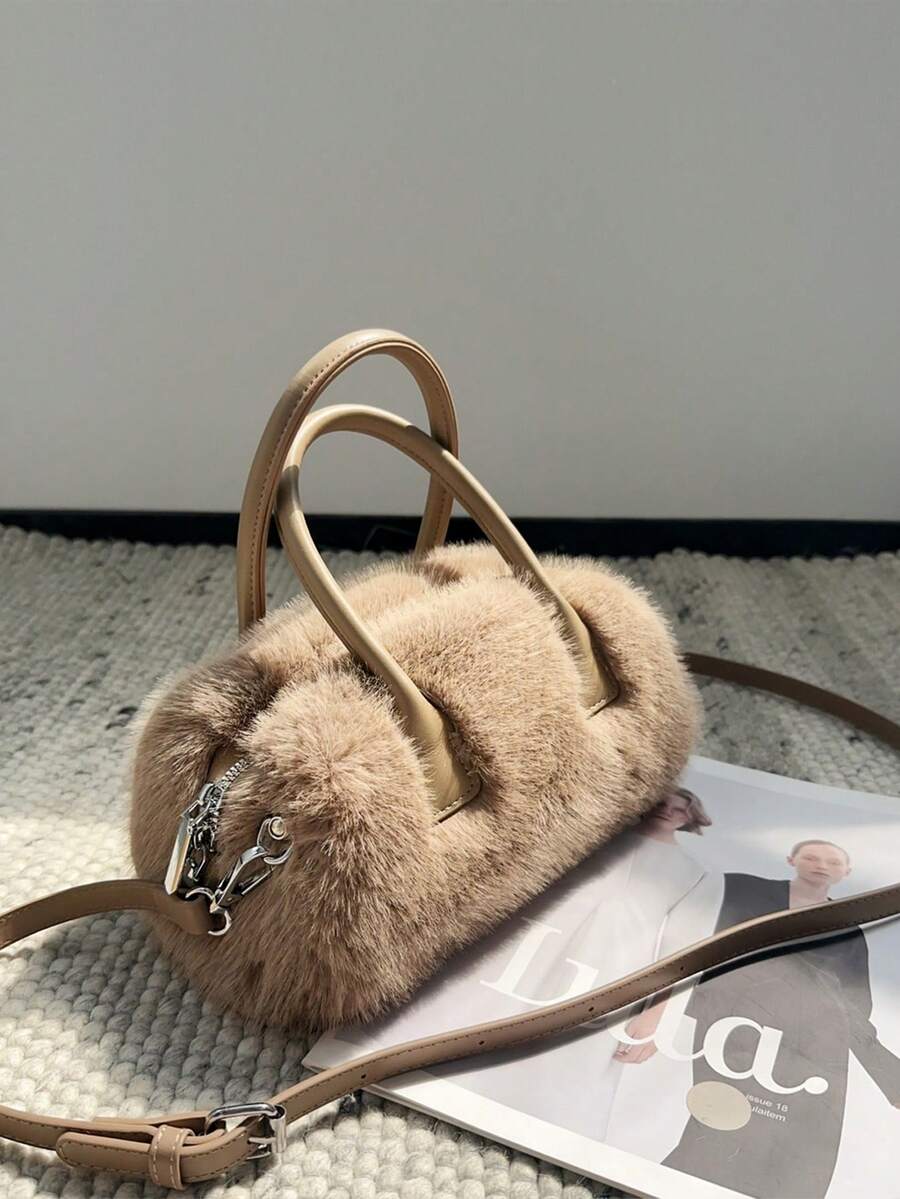 El tipo de bolso preferido para los bolsos de mujer es el nuevo lujo de felpa de las señoras bolsos de mano en otoño e invierno de 2025. Los bolsos y bolsos de mano con textura japonesa y coreana son diseños retro y de nicho. Es la mejor opción para enviar a una novia, ir de compras, el campus universitario y regalar en otoño e invierno.