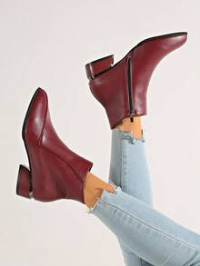 秋冬女士高端酒红色皮革拼接尖头金属光泽4厘米粗跟侧拉链时尚性感派对短踝切尔西靴