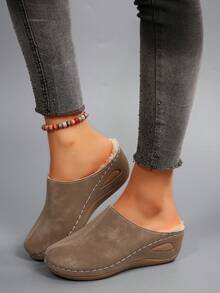 女士保暖内衬木屐拖鞋，方便穿脱的拖鞋，适合日常休闲和室内穿着，与裤子和休闲装完美搭配 - 卡其色 - 查看 3