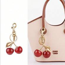 1Pcs New Crystal Cherry Keychain, Bag Pendant, Women's Bag Jewelry, Exquisite Car Keychain.
