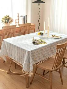 1 szt. Prostokątny obrus w stylu wiejskim z białymi stokrotkami i frędzlami, uniwersalny do codziennego użytku, na święta, urodziny, imprezy, spotkania rodzinne, pikniki, stoły obiadowe, do kuchni, wystroju wnętrz, na każdą porę roku - Niebieski - Zobacz 2