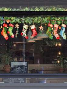 Autocollant de fenêtre de chaussettes de Noël, boules de Noël, étoiles, branches de pin, décorations de fête adhésives en PVC avec surface brillante, convient pour le salon, l'entrée, la chambre à coucher, autocollant mural de fête amovible, 1 pièce