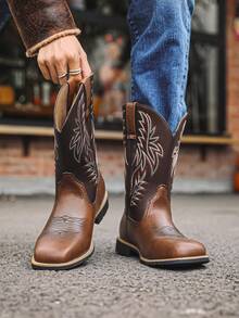 Mioeert 男士牛仔靴，宽脚方头西部靴，经典刺绣，耐用一脚蹬靴（请选择小一码） - 棕色 - 查看 10