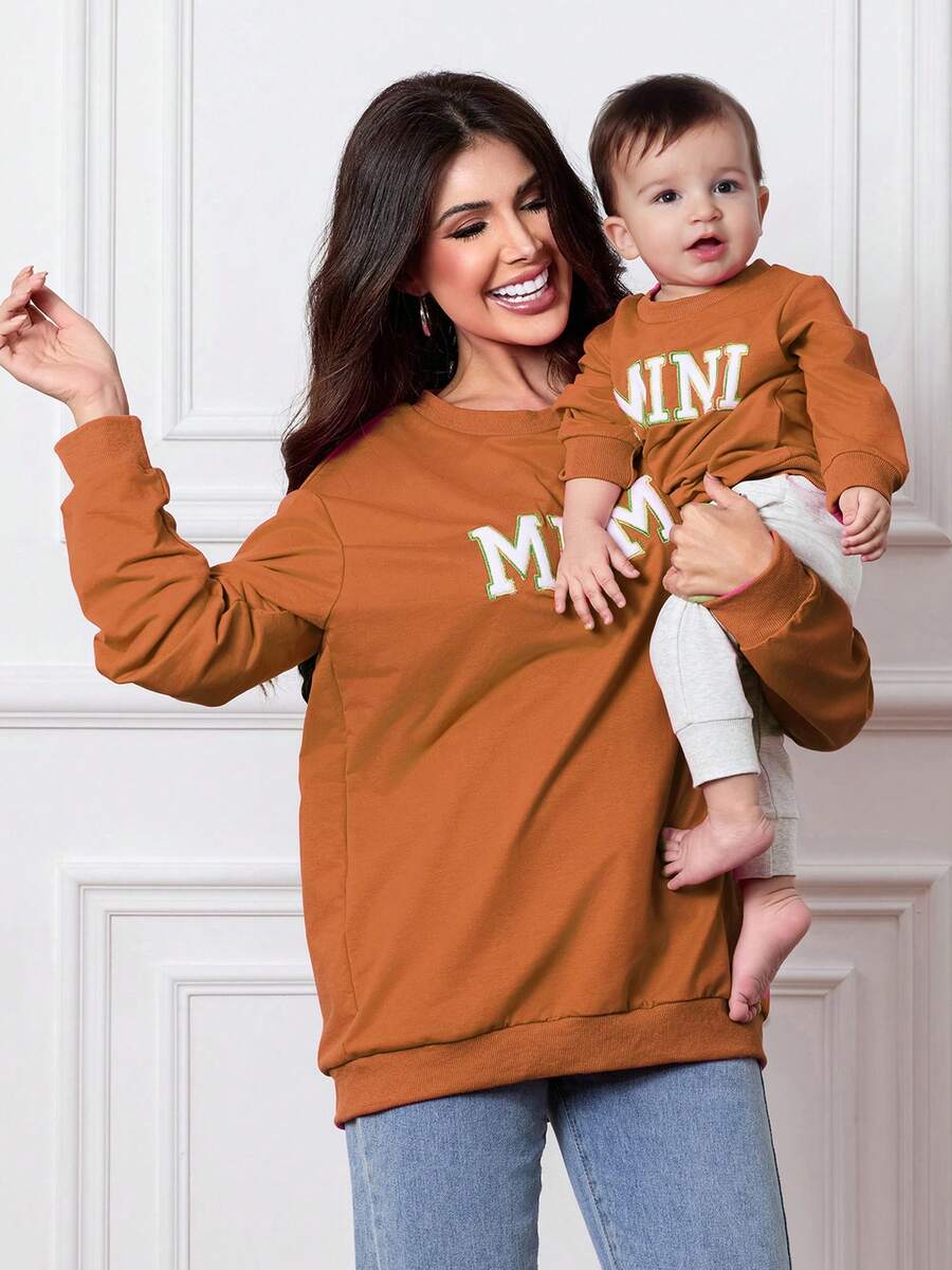 Mommy And Me Matching Outfits Christmas/Halloween Sweatshirts Family Matching Xmas Clothes Long Sleeve Crewneck Mama/Mini Letter Print Sweatshirts Pullover Tops Winter Fall Clothes - màu nâu - Xem 1