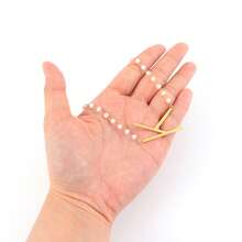 1 chiếc vòng cổ thời trang cổ điển đính chữ cái lớn và hạt ngọc trai giả, dành cho nữ. - trắng - Xem 3