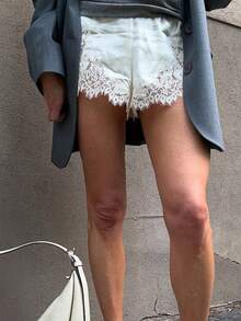 Women Satin Silk Lace Trim Shorts Floral Patchwork Silky Slip Shorts Comfy Pajamas Bottoms Satin Pettipants - trắng - Xem 2