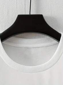 Camiseta de Estilo Callejero Moderno para Hombre Free Angel - Impresión Audaz 'Libertad' y 'Sin Ti No Puedo Brillar', Cuello Redondo Cómodo, Top de Manga Corta de Ajuste Regular, Ropa Casual de Primavera Verano, Diseño de Ángel, Impresión Duradera, Ajuste Holgado - Blanco - Ver 3