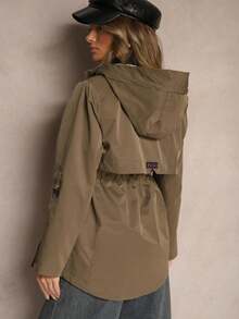 Jaqueta Parka com Capuz e Bolsos com Cordão na Cintura