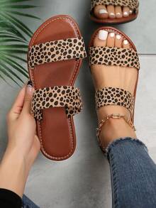 Sandalias planas con puntera abierta estampado de leopardo cómodas y de talla grande para mujer, zapatos de verano casuales y con estilo para uso en exteriores y playa - Marrón - Ver 1