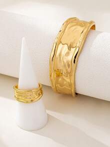 2 件时尚金色 C 形锤纹粗款手链和戒指首饰套装，适合女性日常佩戴 - 金黃色 - 查看 2