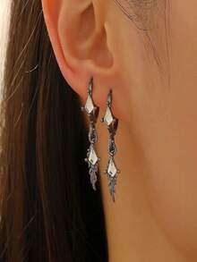 1pc Feather Design Small Earring, Minimalist Chic Rhinestone Stud Earrings, Unisex, Suitable For Halloween, Christmas