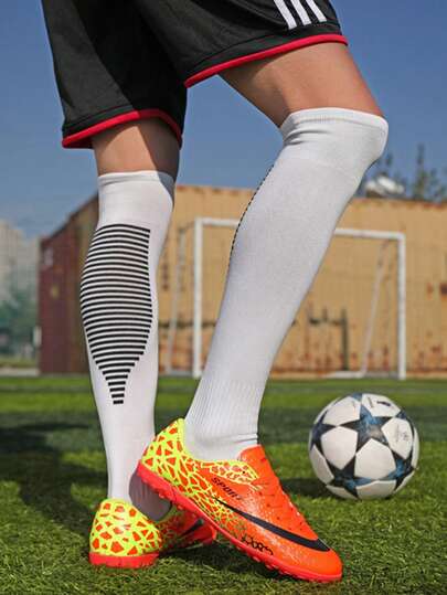 Teenagers' Outdoor Sports Football Shoes, Campus Student Football Sports Shoes, Football Training Shoes, Soft And Wear-Resistant Cleats, Comfortable Fit (Camouflage Pattern Asymmetrical, Tongue Asymmetrical, Random Delivery)