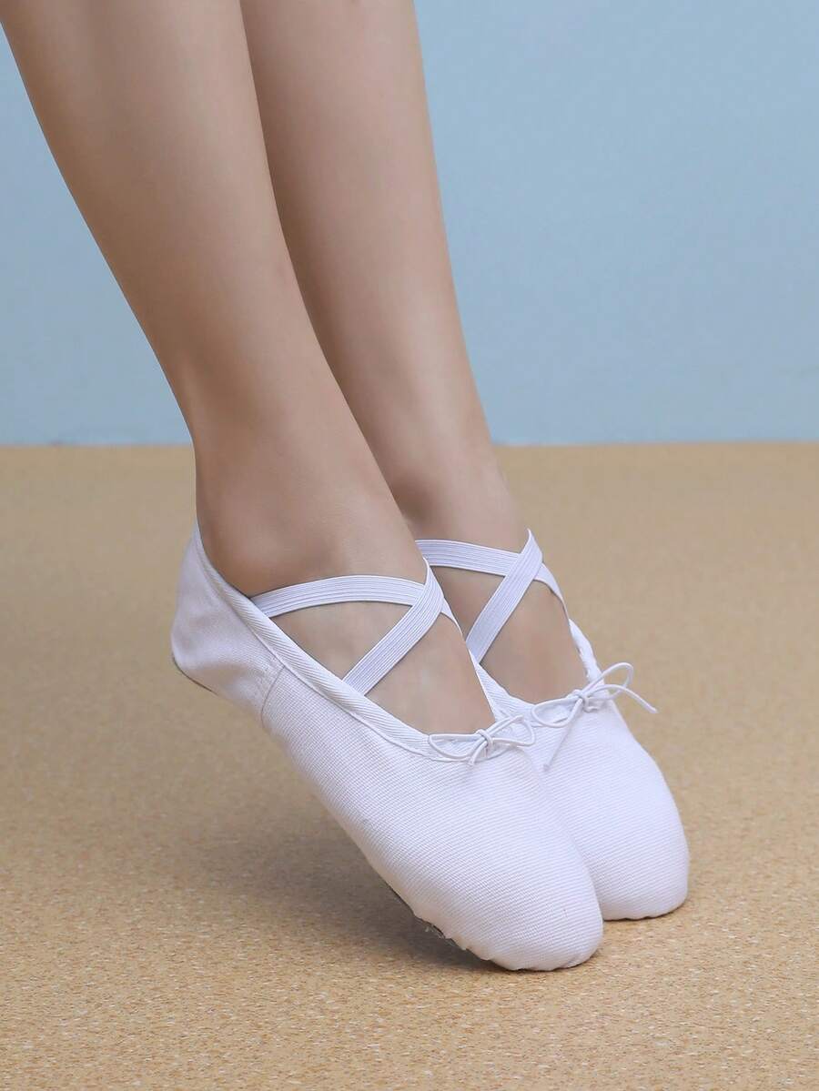 适合女孩和青少年的儿童芭蕾平底鞋 - 超轻帆布舞鞋，带分层绒面革鞋底 | 防滑瑜伽运动鞋（白色），弹力爵士舞鞋，适合舞蹈练习 - 记忆泡沫鞋垫和柔性橡胶外底 | 女童一脚蹬休闲运动鞋 - 白色 - 查看 1