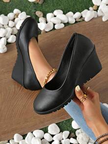 Damen Pumps mit Schleifen-Dekor und Keilabsatz, Schwarz, modisch & elegant, runde Spitze mit Metall-Akzent, bequem für den Arbeitsweg, geeignet für Partys & formelle Anlässe, Frühling/Herbst - Schwarz 2 - Übersicht 4