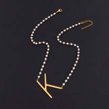 1 chiếc vòng cổ thời trang cổ điển đính chữ cái lớn và hạt ngọc trai giả, dành cho nữ. - trắng - Xem 13