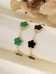 2pcs Classic White & Black Clover Bracelets, Fashionable, Elegant, Vintage, Suitable For Daily, Commute, Parties, Gifts For Friends. The Black One Has A Protective Layer That Can Be Peeled Off Before Wearing. - Multicolor - View 3