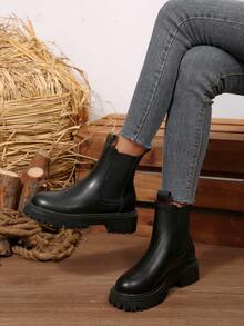 Svarta, grovklackade Chelsea-stövlar för kvinnor, moderiktiga och bekväma ankelstövlar i Chelsea, elastiska, korta stövlar i PU-läder, uppgraderad hantverksdesign, ökad fotkomfort, leopardmönster i kontrastfärg, framhäver elegant och intellektuell skönhet, klassiska, mångsidiga, viktiga svarta korta stövlar för höst-/vintersäsongen - Svart - Visa 2