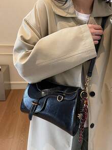 1 件女士纯色复古 PU 单肩斜挎包（尺寸：26 * 19 * 6 厘米），时尚经典手提包，带钥匙扣吊坠和配饰，适合放置手机、钱包、通勤、办公室、购物 - 黑色 - 查看 4