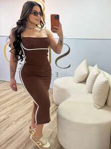 Women's Fitted Dress With White Details. Midi, Fitted To The Body, With A Small Slit At The Back Hem. And White Detail That Accentuates The Elegant Bust, - 鏽棕色 - 查看 1