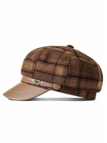1 pieza Boina retro elegante, con estampado de cuadros y decoración de letra metálica, estilo gorra de periódico, adecuada para uso diario de mujeres