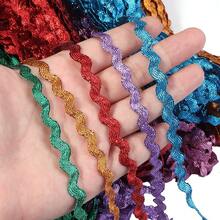 1 Rolle metallisches S-förmiges gewelltes strukturiertes Satinband, Polyester-Spitzenrand, geeignet für DIY-Kleidungszubehör, Nähen von Kleidungsrändern, Halsketten, Taschen, Hutmaterialien, Basteldekorationen, Matrosengürtel, Vorhänge, Patchwork, Hochzeit, Weihnachtsdekorationen - Verschiedenfarbig - View 2