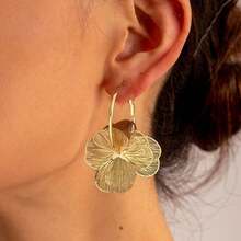 1 Pair Of Fashionable, Exaggerated, Delicate Cut-Out Double-Layered Flowers, Elegant Temperament Earrings, Suitable For Everyday Women's Wear - 金色 - 查看 3