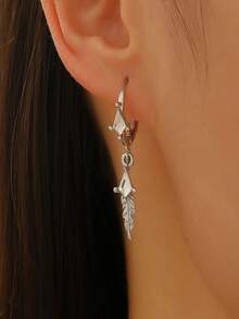 1pc Feather Design Small Earring, Minimalist Chic Rhinestone Stud Earrings, Unisex, Suitable For Halloween, Christmas